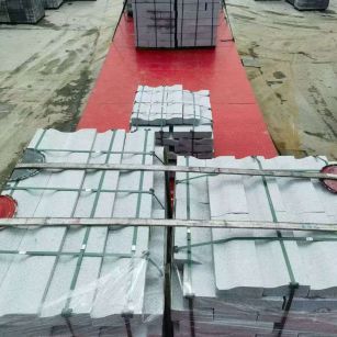 珠海 芝麻白仿形加直形路沿石出货日常