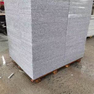 珠海 芝麻白火烧面1.8厚300*600地铺石，尺寸标准，厚薄均匀