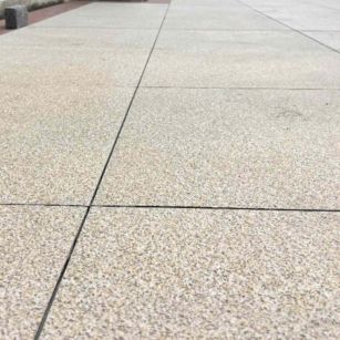 珠海 黄金麻花岗岩石板材荔枝面地面铺装效果