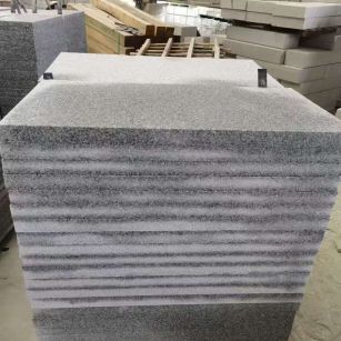 珠海 芝麻白5公分火烧地铺成品，900*400，规格可定制