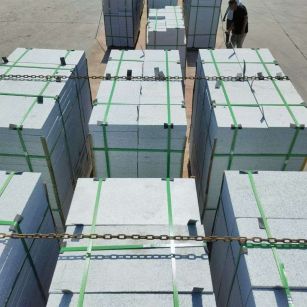 珠海 芝麻白花岗岩5公分地铺石 花岗岩厂家工厂装车日常