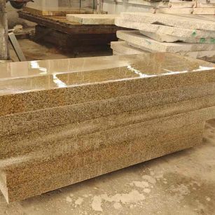 珠海 黄金麻栏杆料半成品加工中