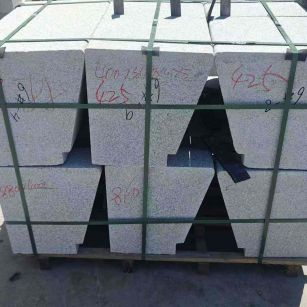 珠海 芝麻白异形坐凳，石凳