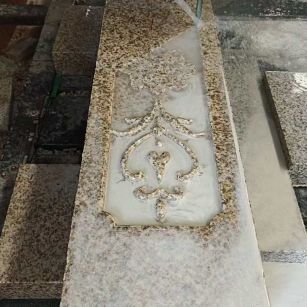 珠海 黄金麻花岗岩异形加工雕刻栏杆大柱