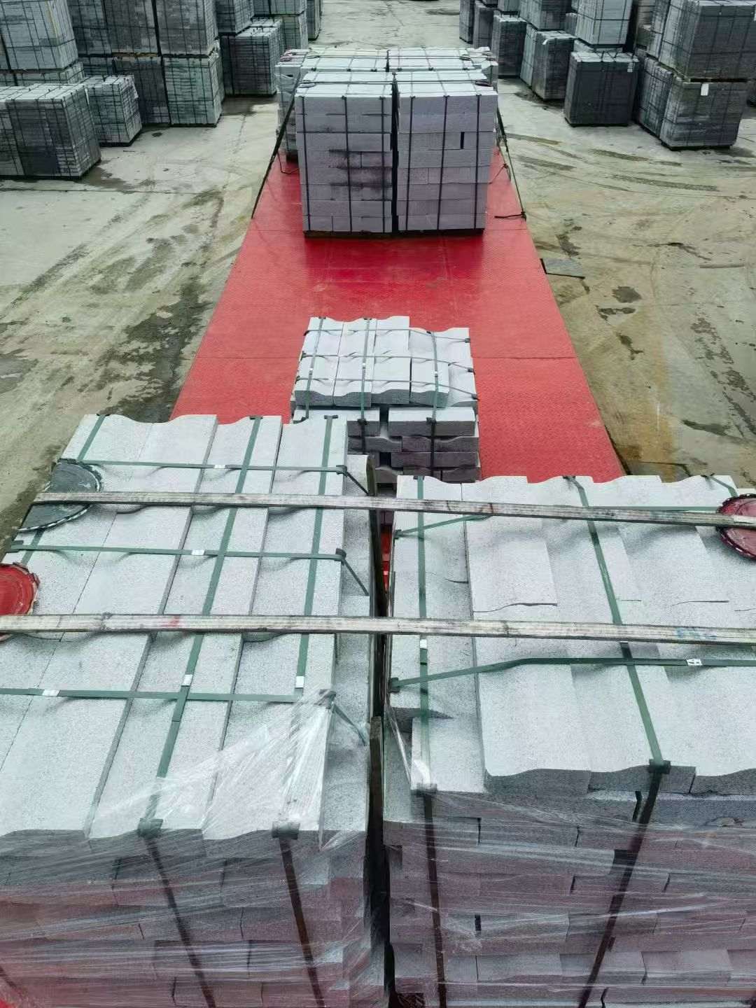 珠海 芝麻白仿形加直形路沿石出货日常