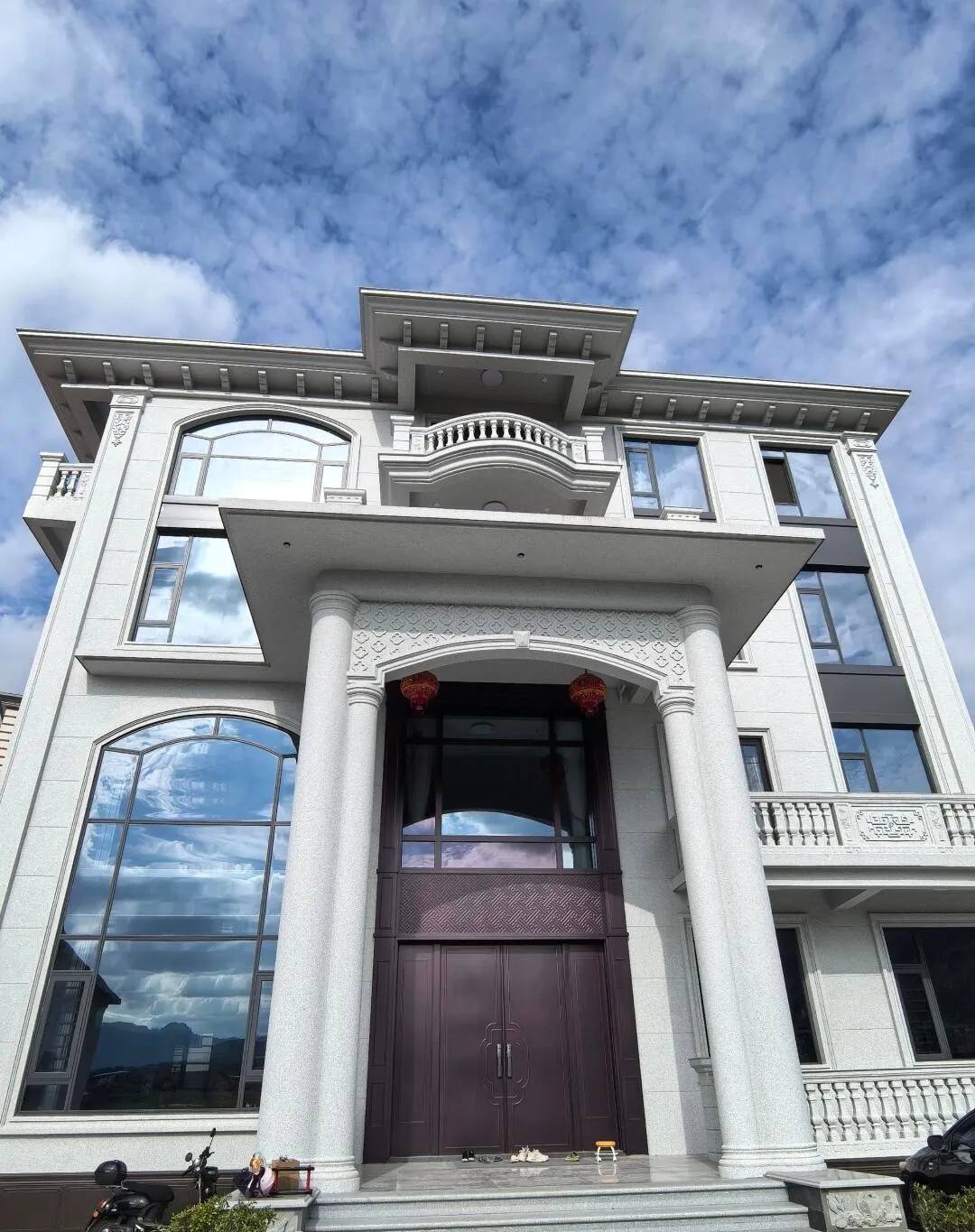 珠海白麻别墅外墙干挂石材效果示例