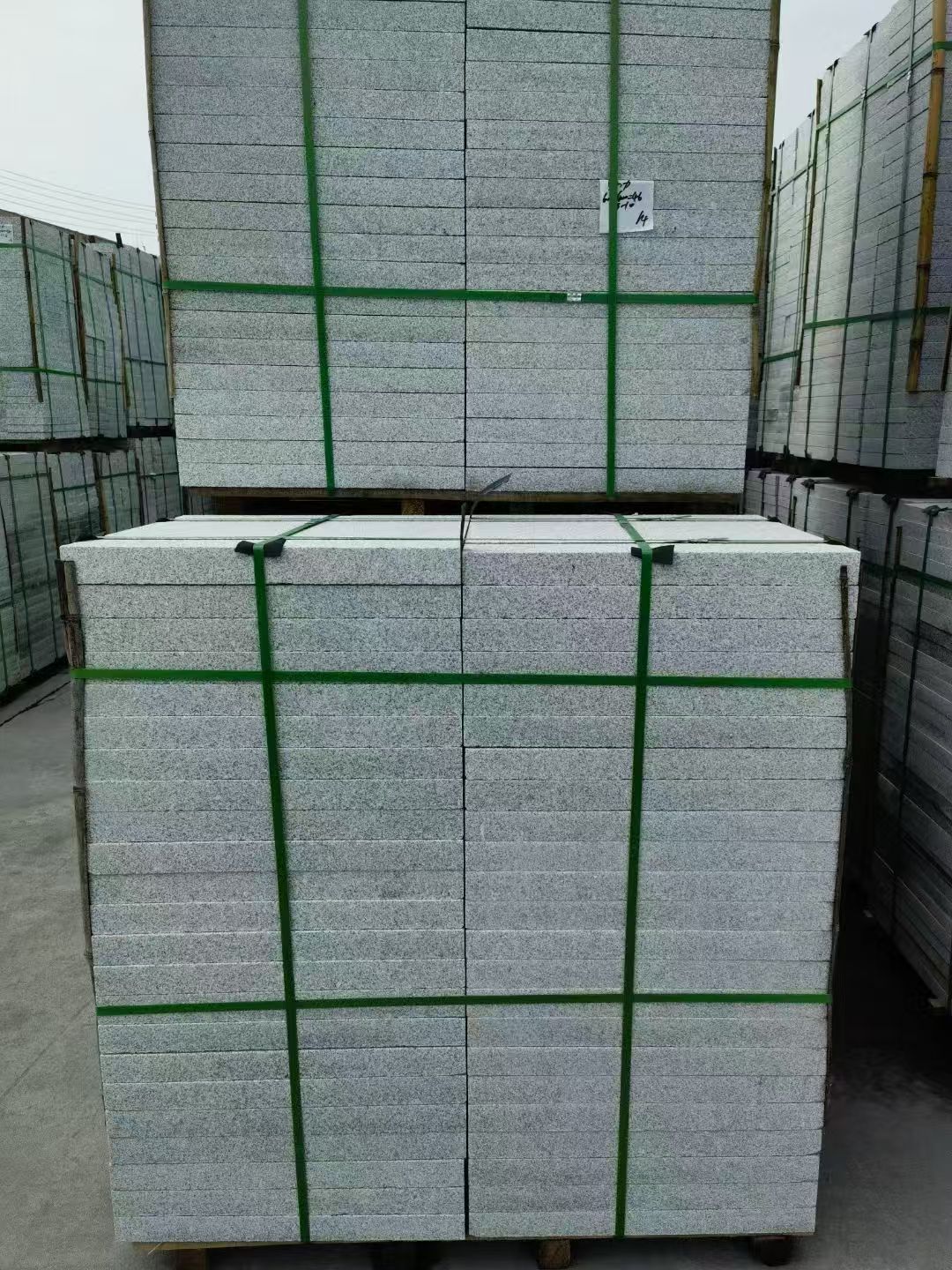 珠海 芝麻白火烧，园林广场市政工程地铺石，1.8~5.0厚均有现货