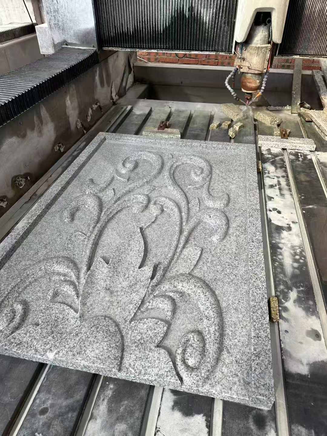 珠海 白麻别墅干挂雕花板