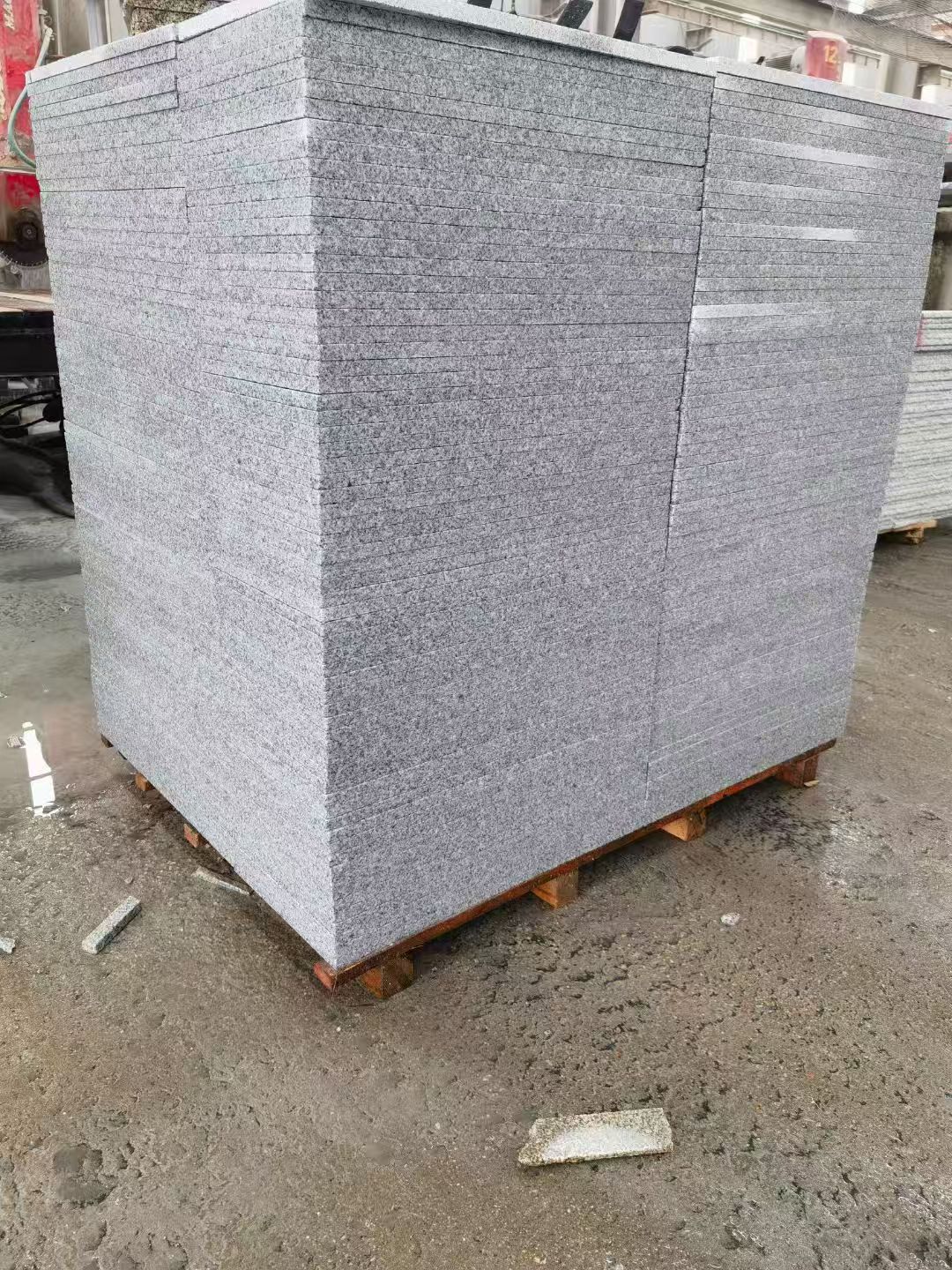 珠海 芝麻白火烧面1.8厚300*600地铺石，尺寸标准，厚薄均匀