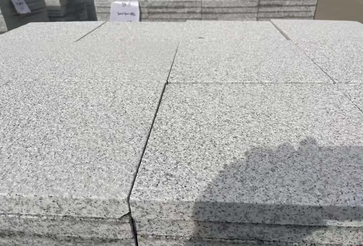 珠海 白麻花岗岩石材推荐 荔枝面地铺石