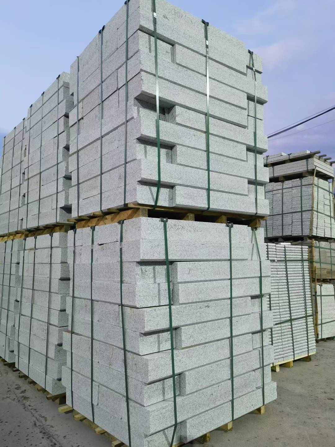 珠海 芝麻白花岗岩路沿石，路缘石，路肩石，道牙，立缘石，马路牙子，街沿石，侧石等