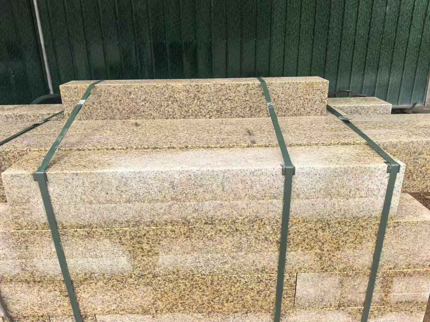 珠海 黄金麻花岗岩石材机切面栏杆料半成品