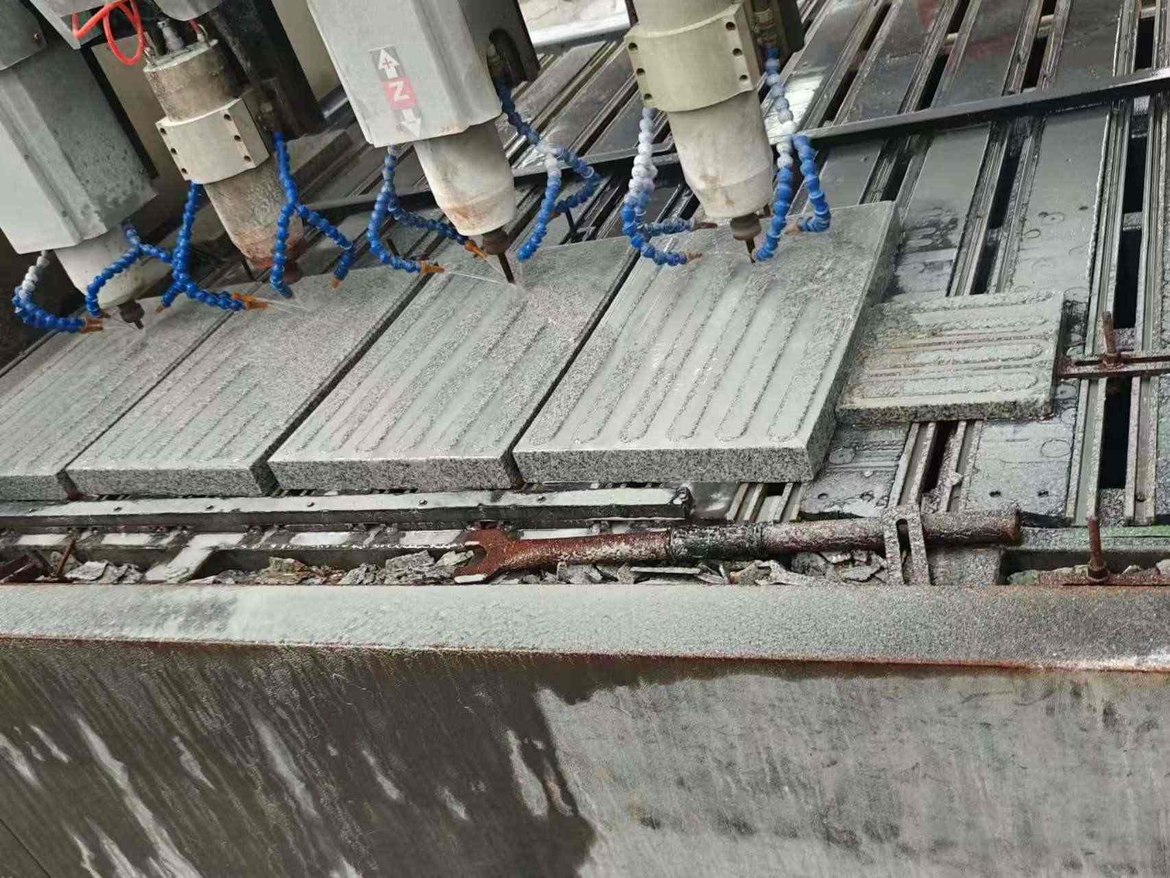 珠海 芝麻白花岗岩荔枝面盲道雕刻