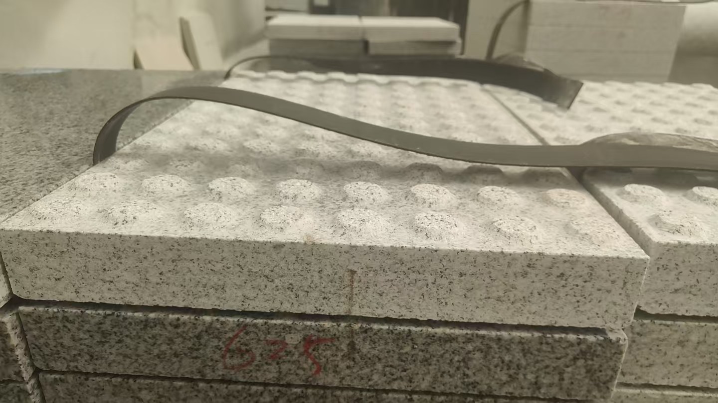 珠海 芝麻白花岗岩6.0公分荔枝面五轴加工雕刻盲点