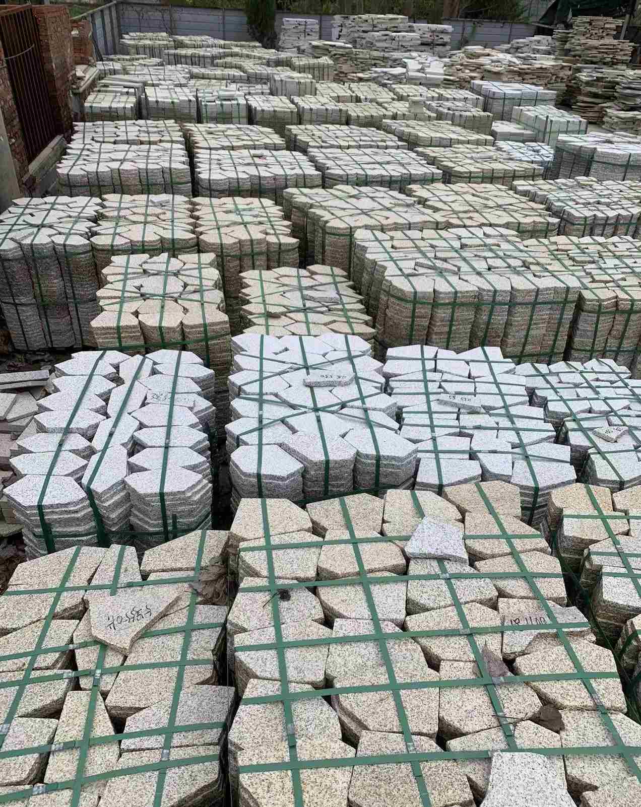 珠海 黄金麻白麻花岗岩荔枝面地铺石(冰裂纹)