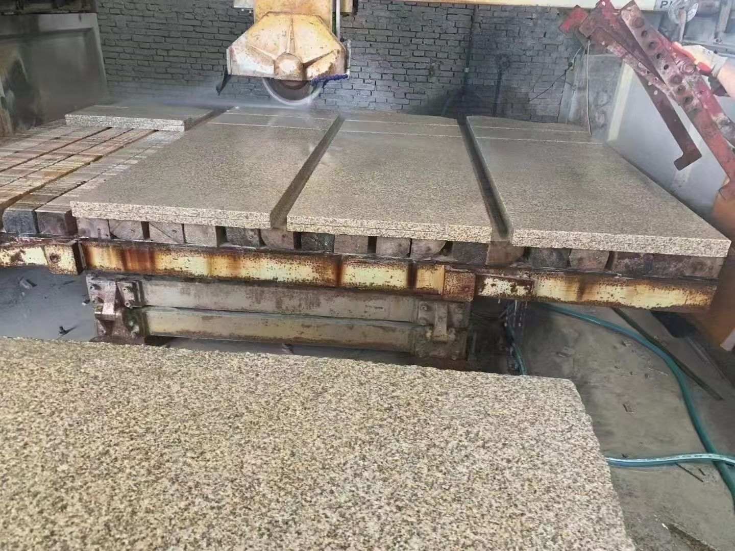 珠海 黄金麻荔枝面成品板加工