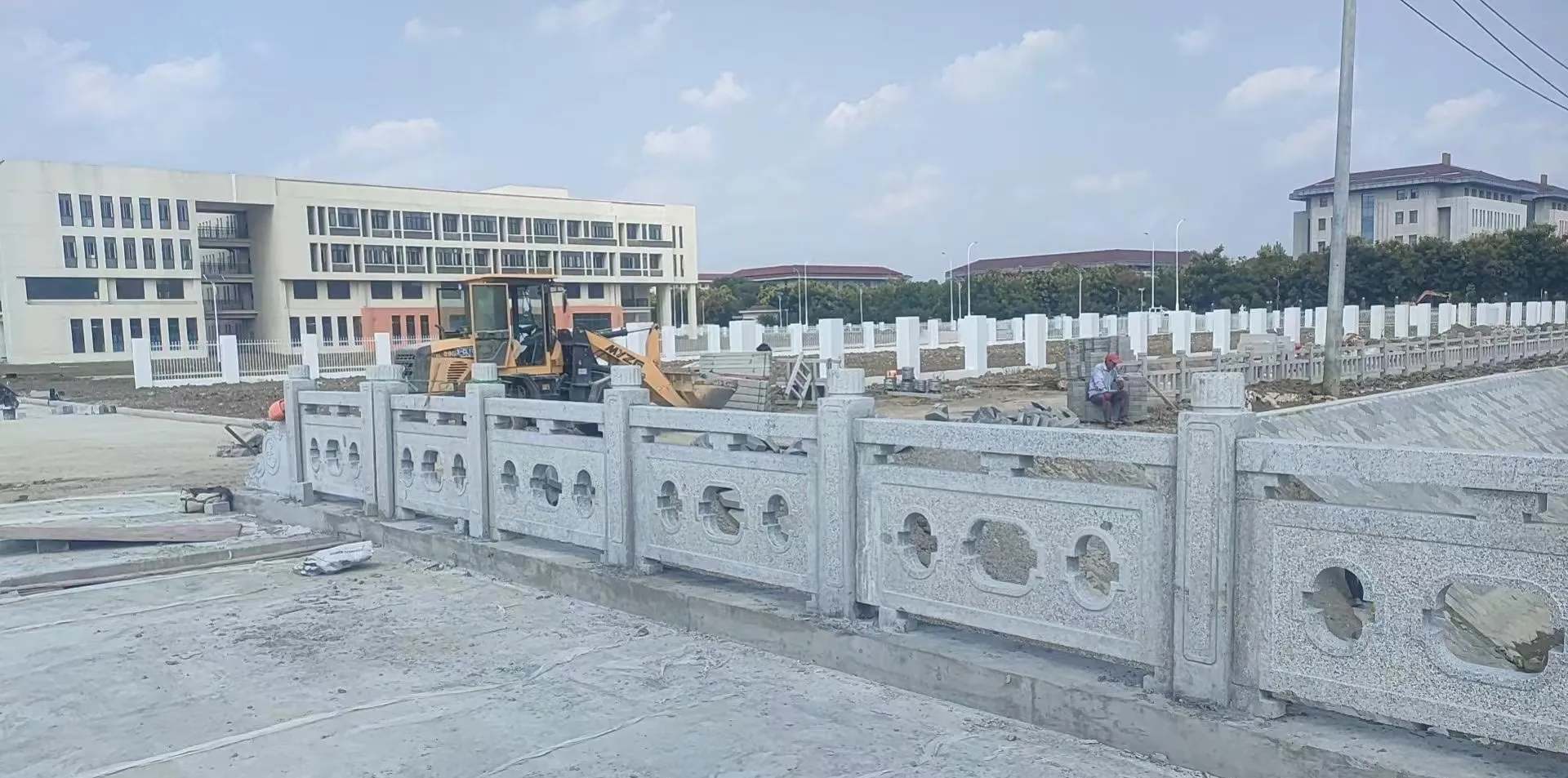 珠海 白麻花岗岩荔枝面河道栏杆