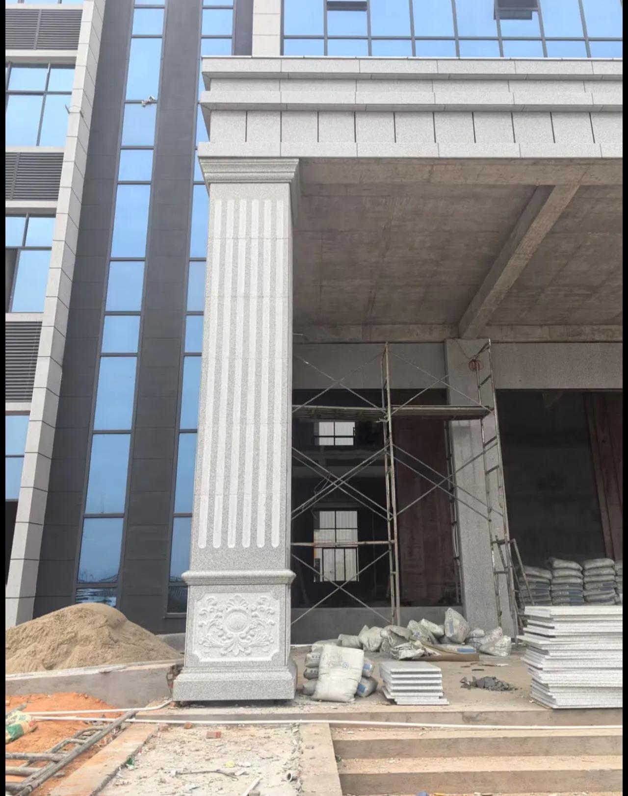 珠海 芝麻白光面花岗岩门楼大柱（罗马柱）配雕花底座