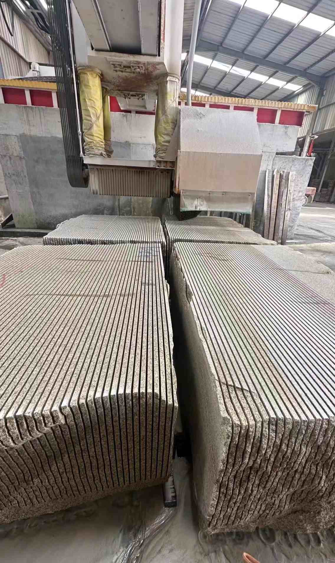 珠海 车间生产日常，黄金麻白麻花岗岩