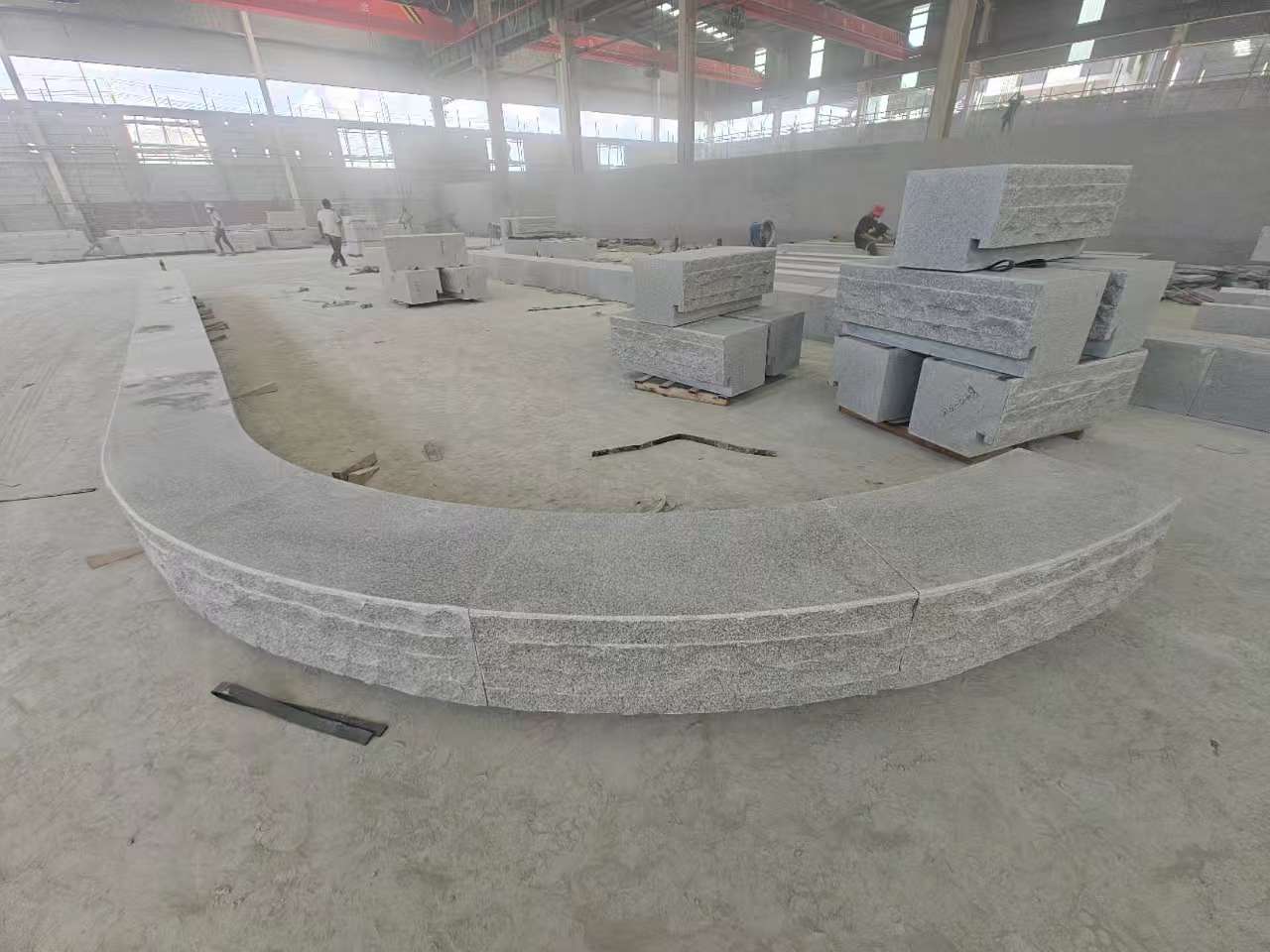 珠海 芝麻白异形坐凳，自然面光面弧形加工