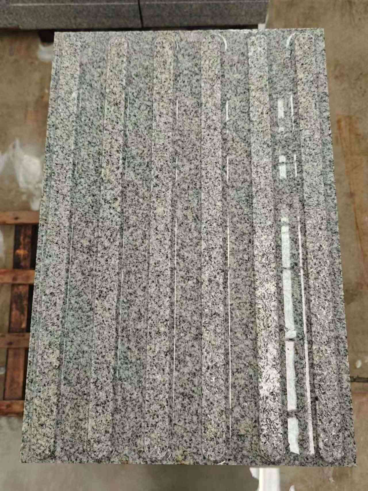 珠海 芝麻白花岗岩荔枝面雕刻盲道，盲条