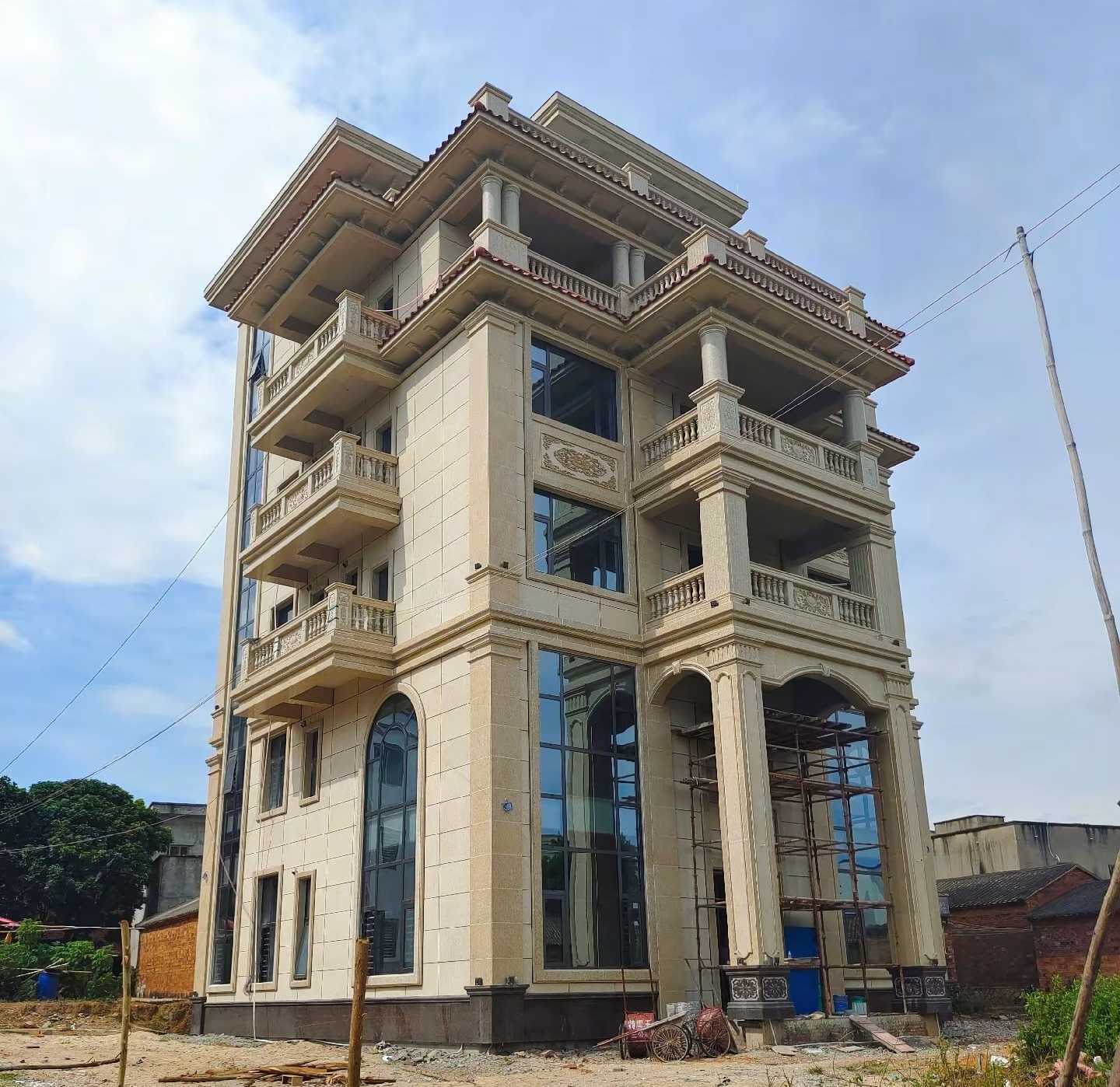 珠海 黄金麻花岗岩石材别墅外墙干挂搭配（雕花栏杆花瓶柱门楼罗马柱）