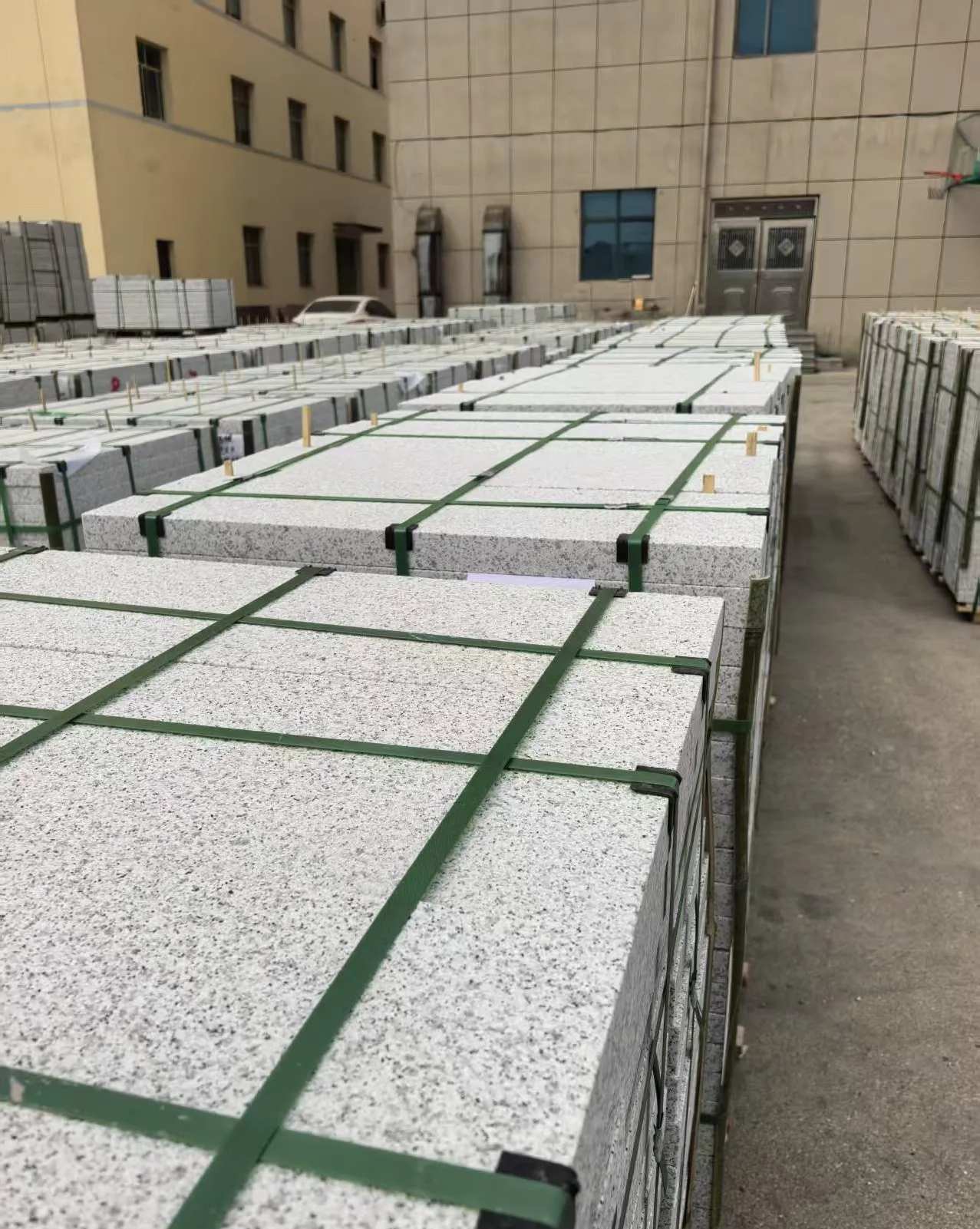 珠海 白麻花岗岩5.0公分荔枝面地铺石