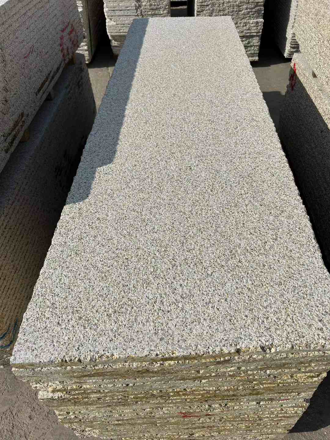 珠海 黄金麻花岗岩荔枝面毛板，半成品