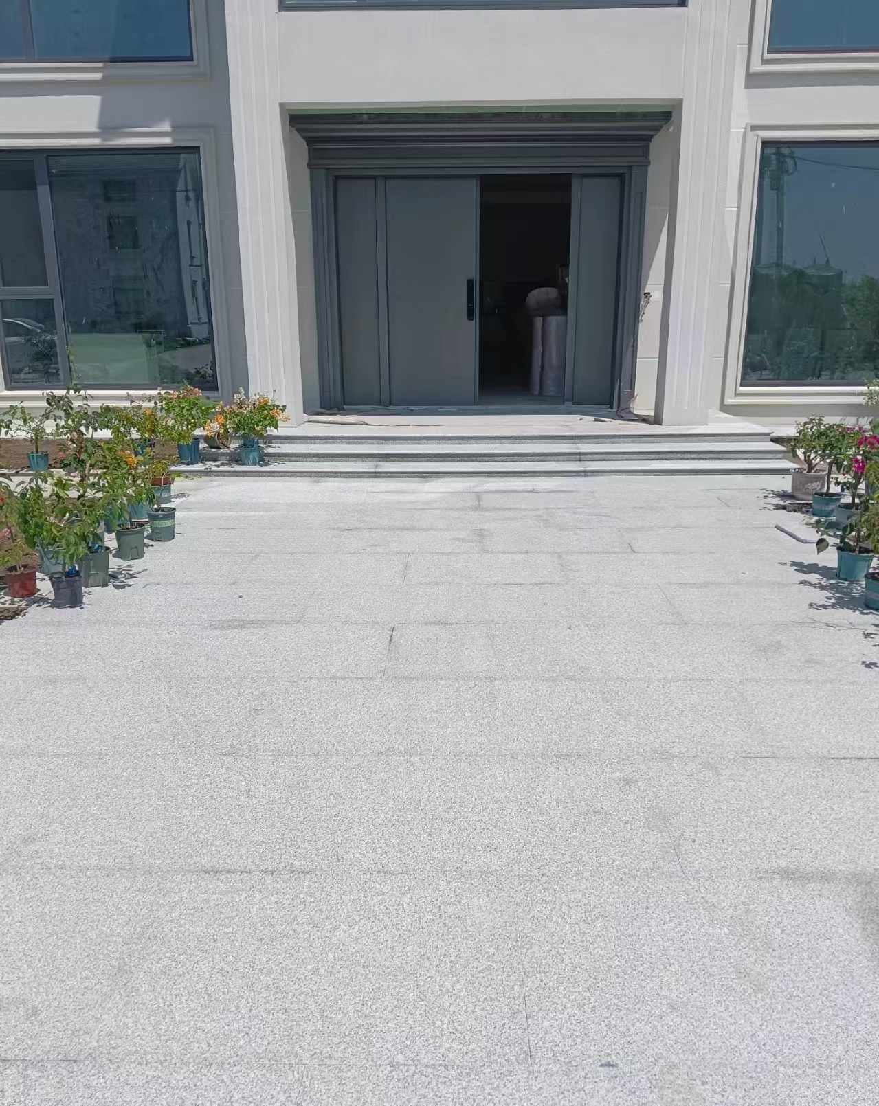 珠海 芝麻白花岗岩地铺石地面铺装