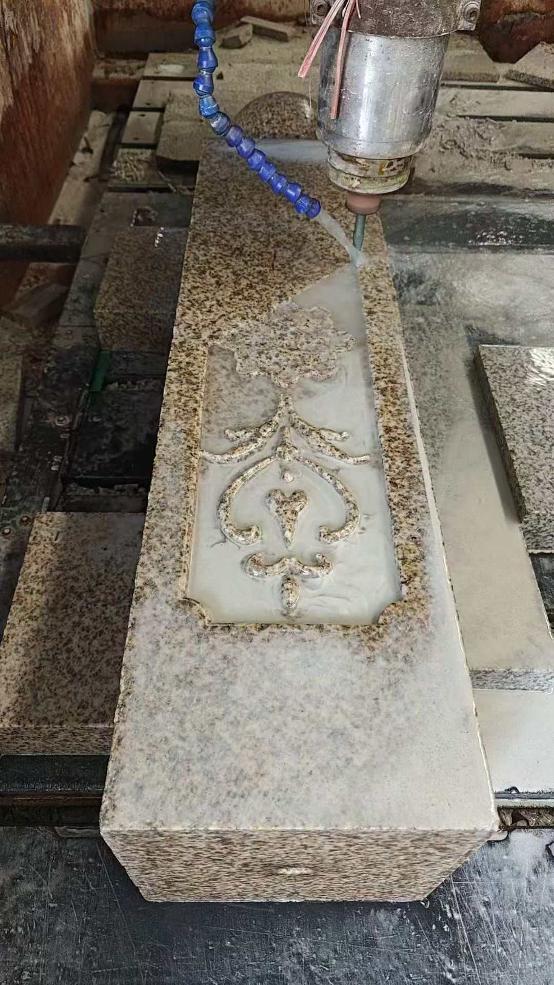 珠海 黄金麻花岗岩异形加工雕刻栏杆大柱