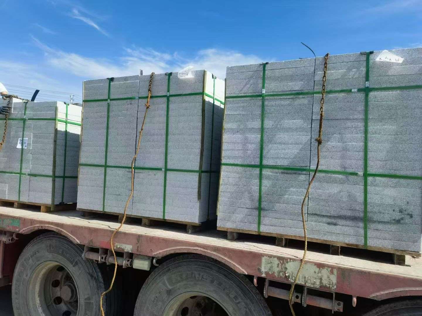 珠海 芝麻白花岗岩地铺石装车日常