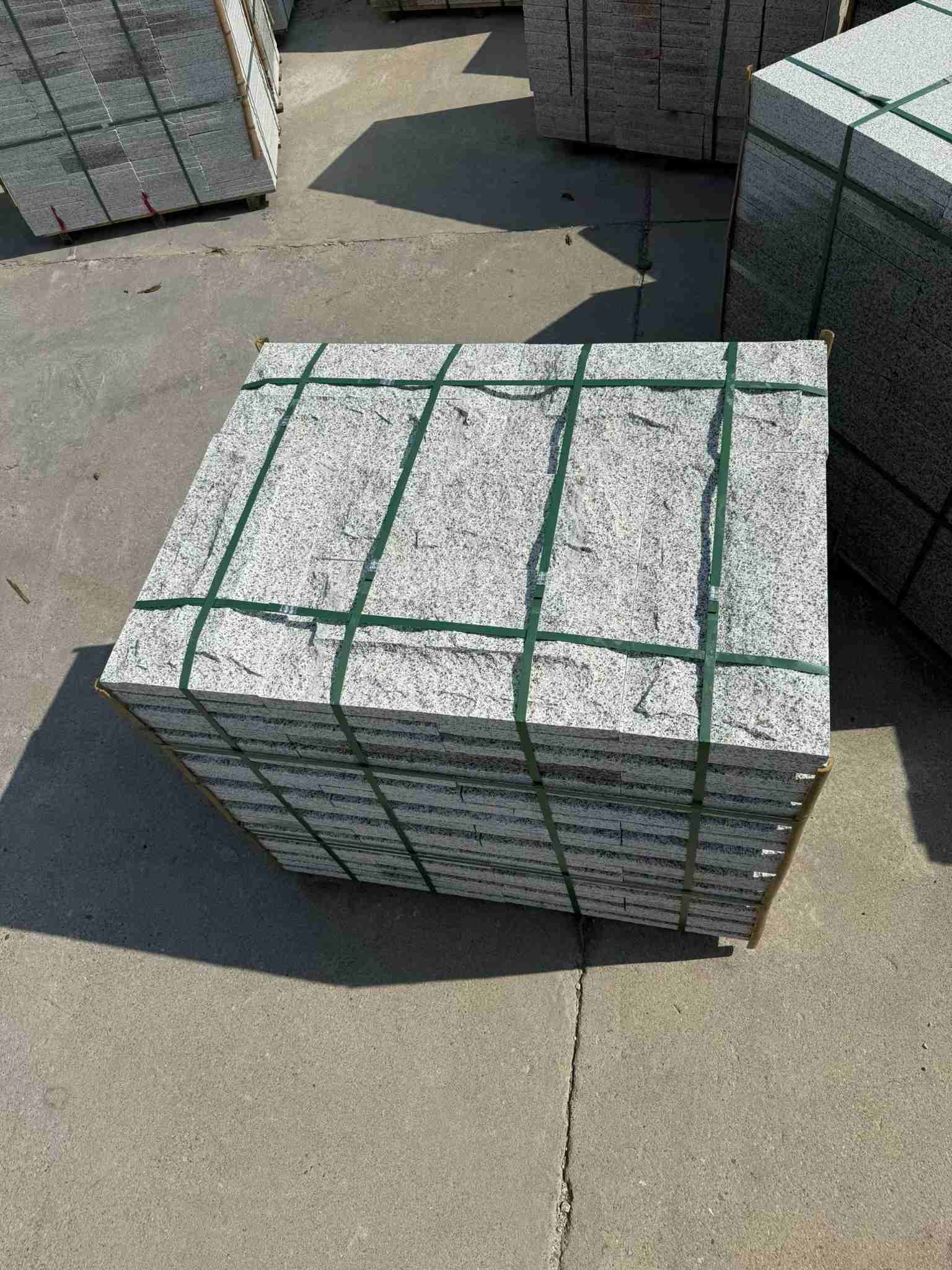 珠海 白麻花岗岩石材自然面蘑菇石成品