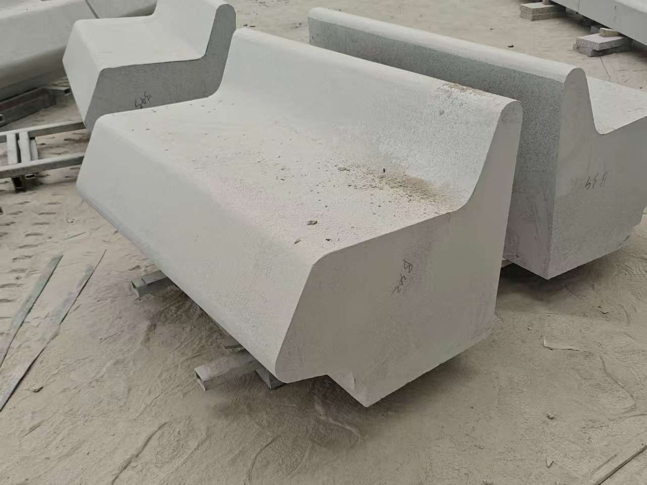 珠海 芝麻白花岗岩异形坐凳，石凳