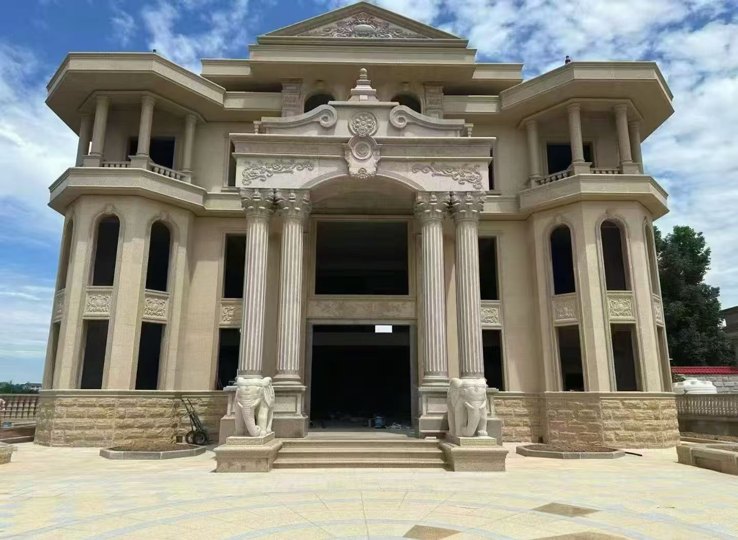 珠海 黄金麻别墅外墙干挂，大柱，大象，蘑菇石，雕花板