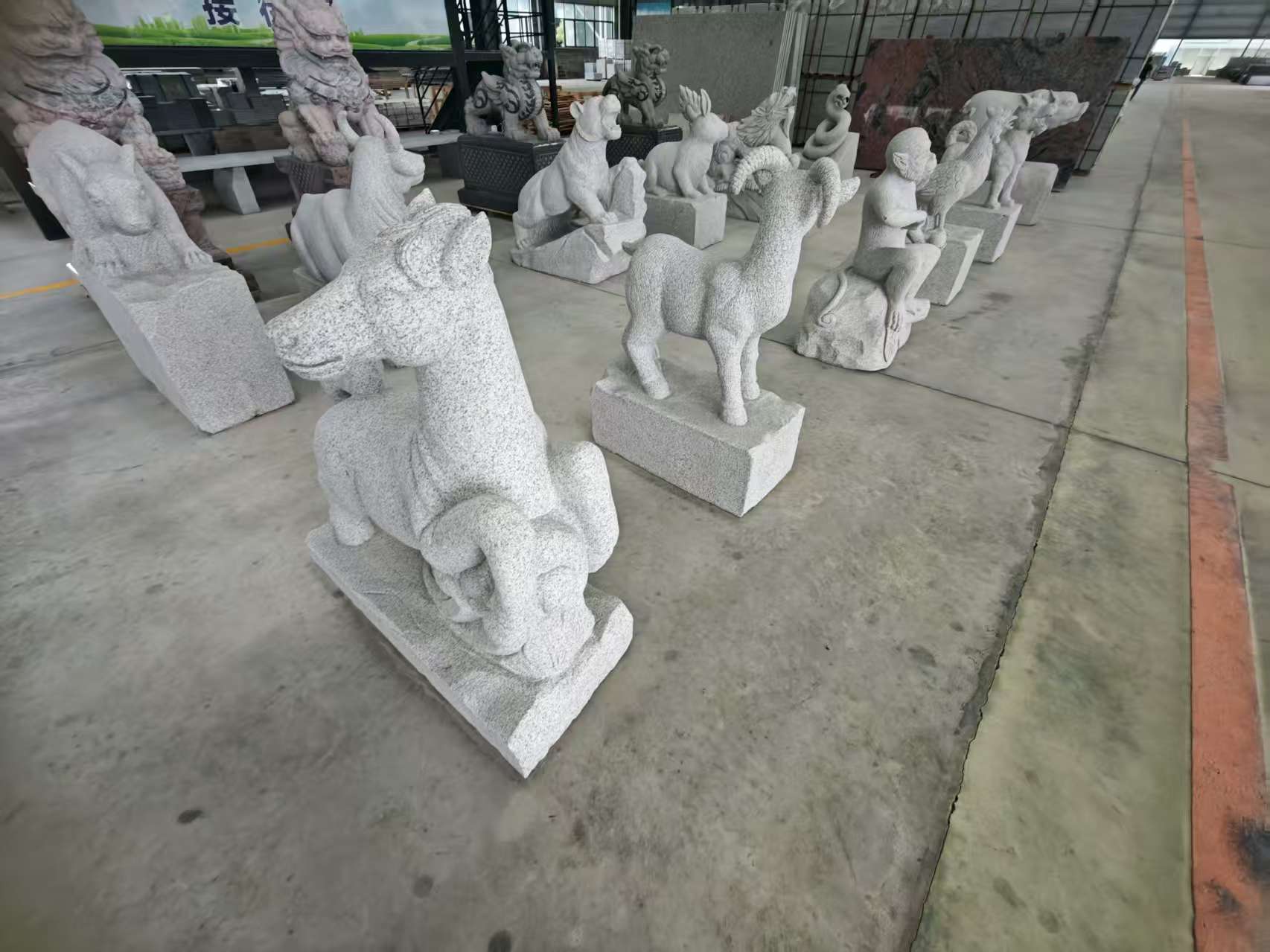 珠海 芝麻白花岗岩造型立体雕刻——十二生肖