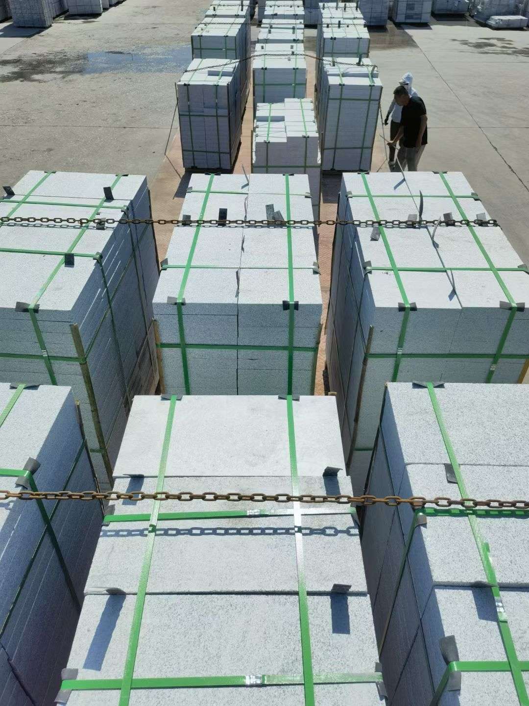 珠海 芝麻白花岗岩5公分地铺石 花岗岩厂家工厂装车日常